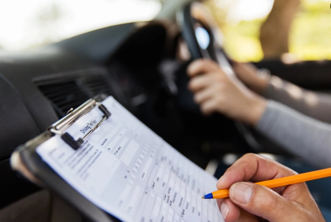 Guides and articles – expert driving test tips for learner drivers
